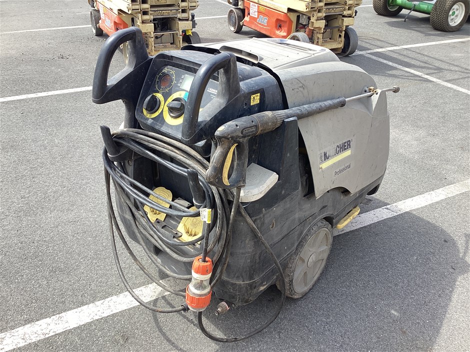 <p>Karcher Pressure Washer</p>