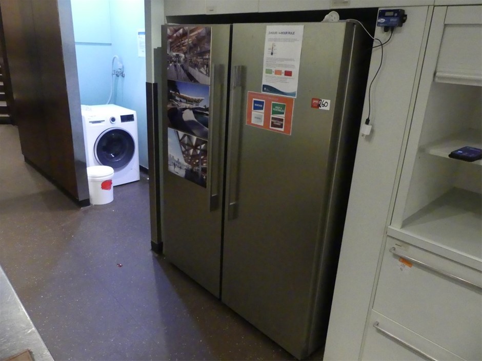 Fisher and Paykal Refrigerator/Freezer (2 Door)