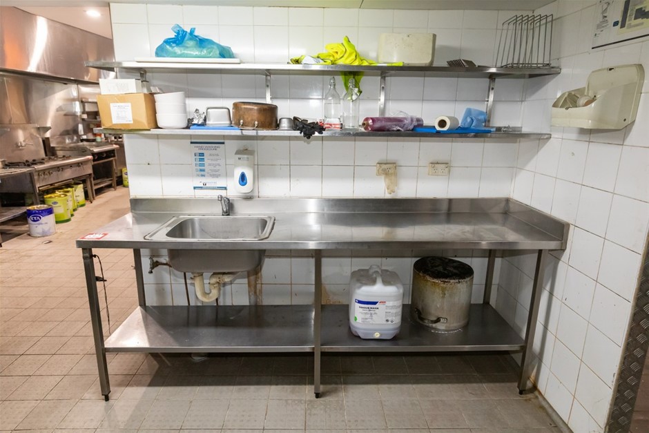Preperation Bench With Sink (Commercial)