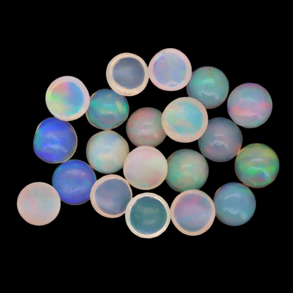 6.74 Carats White Color-Play Opal