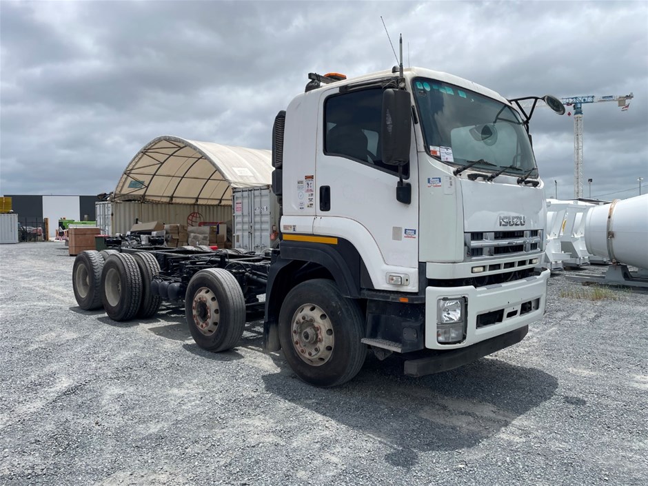 2014 Isuzu FYJ2000 8 x 4 Cab Chassis Truck