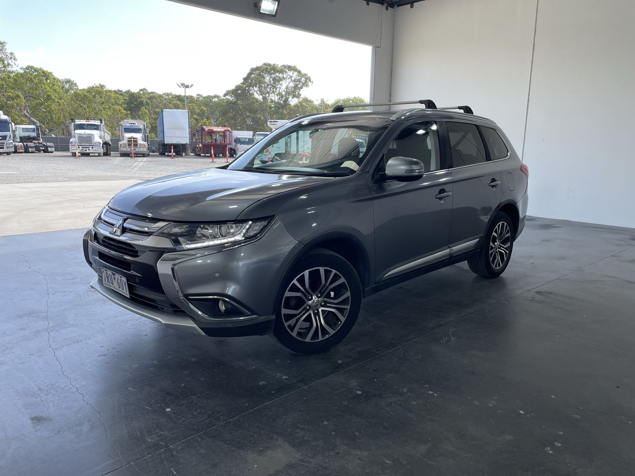 2017 Mitsubishi Outlander LS 2WD SAFETY PACK ZK CVT 7Seats(WOVR-REPAIRABLE)