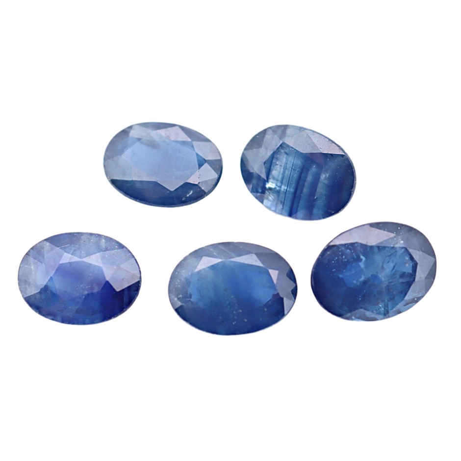 4.89 Carats Blue Sapphire