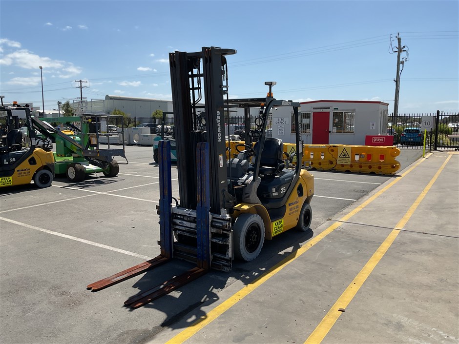 Komatsu FG25HT-17 Counterbalance Forklift