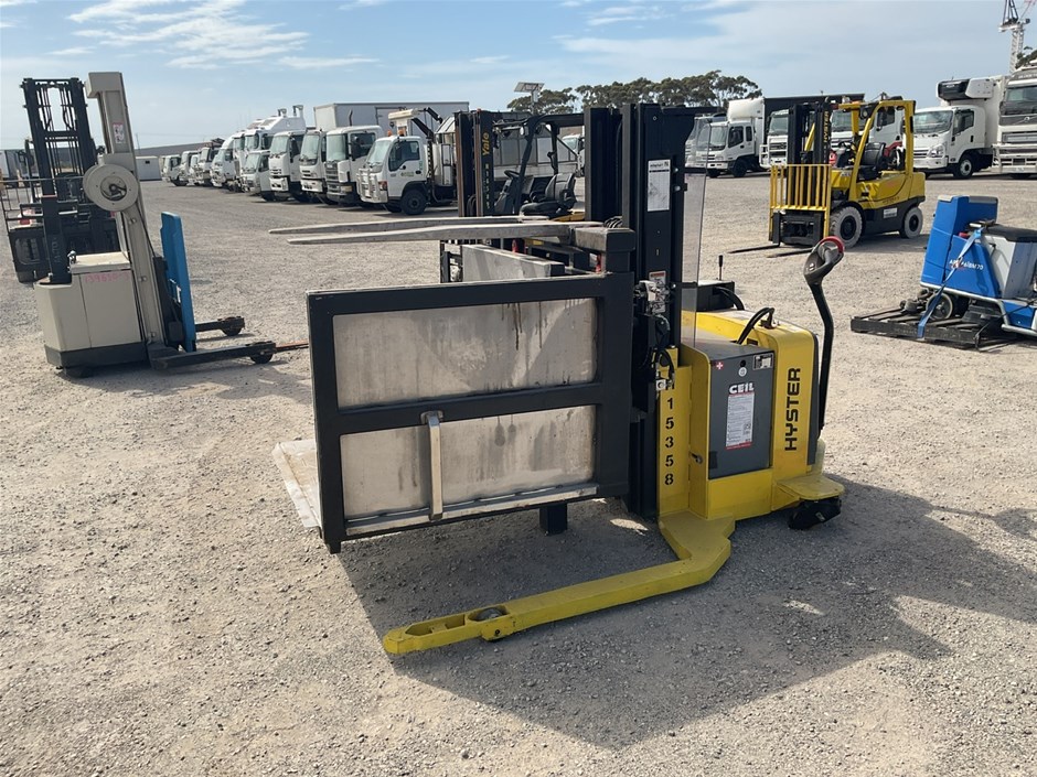 <p>Hyster W40 ZA Walkie Stacker</p>