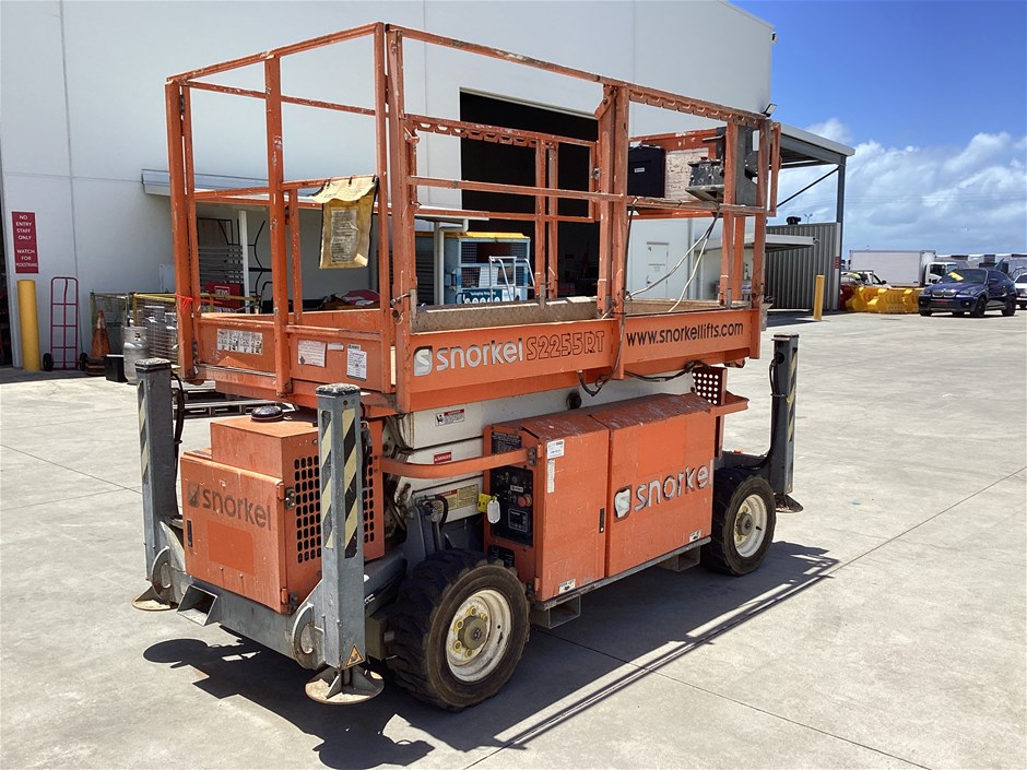 2015 SNORKEL S2255RTV4 Scissor Lift