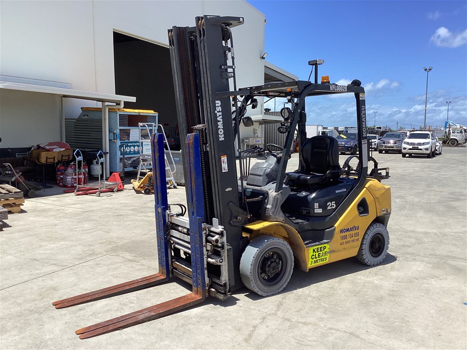 Komatsu FG25HT-17 Counterbalance Forklift