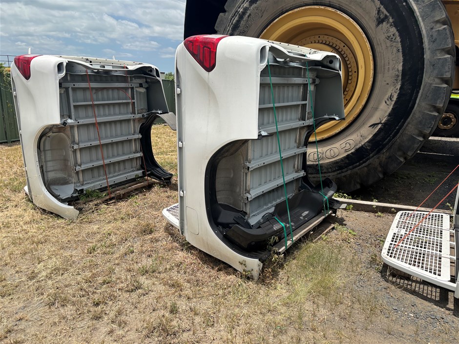 <p>1 x Style Side Hilux Tray</p>