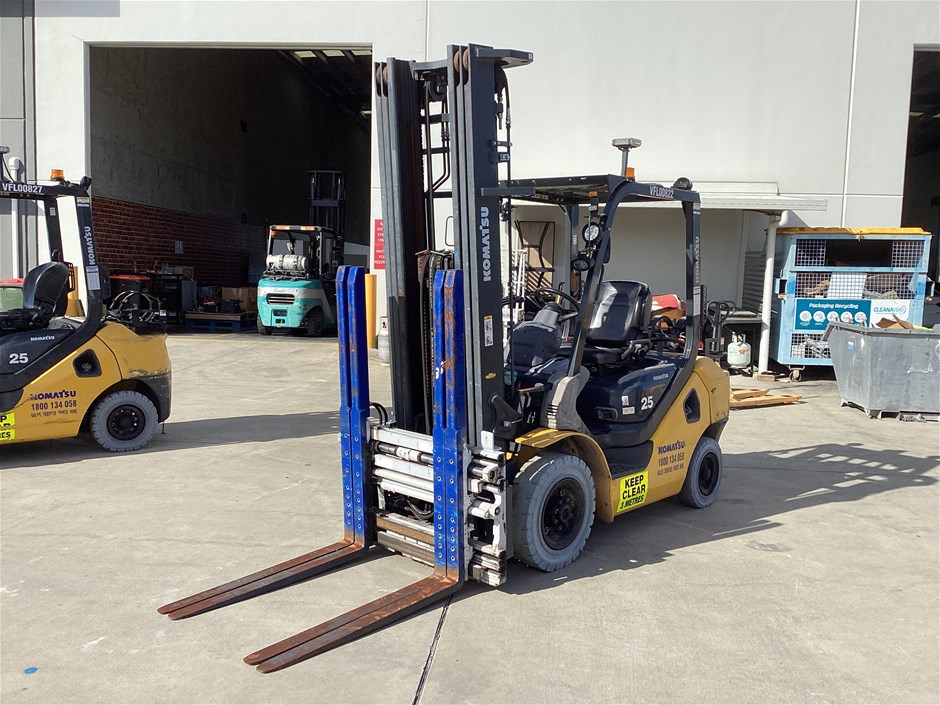 <p>Komatsu  FG25HT-17 Counterbalance Forklift</p>