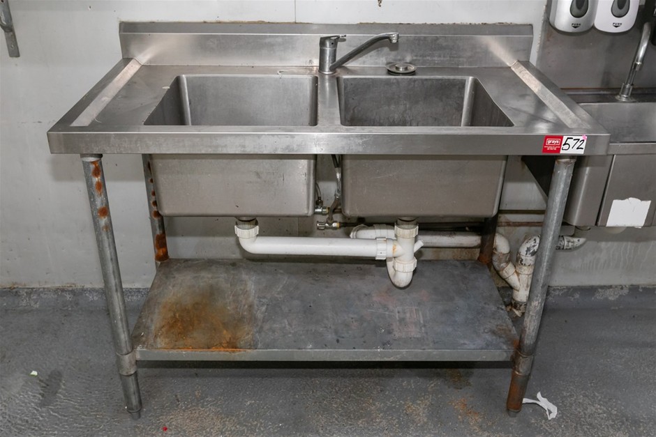 Dual Sink Kitchen with Mixer Tap