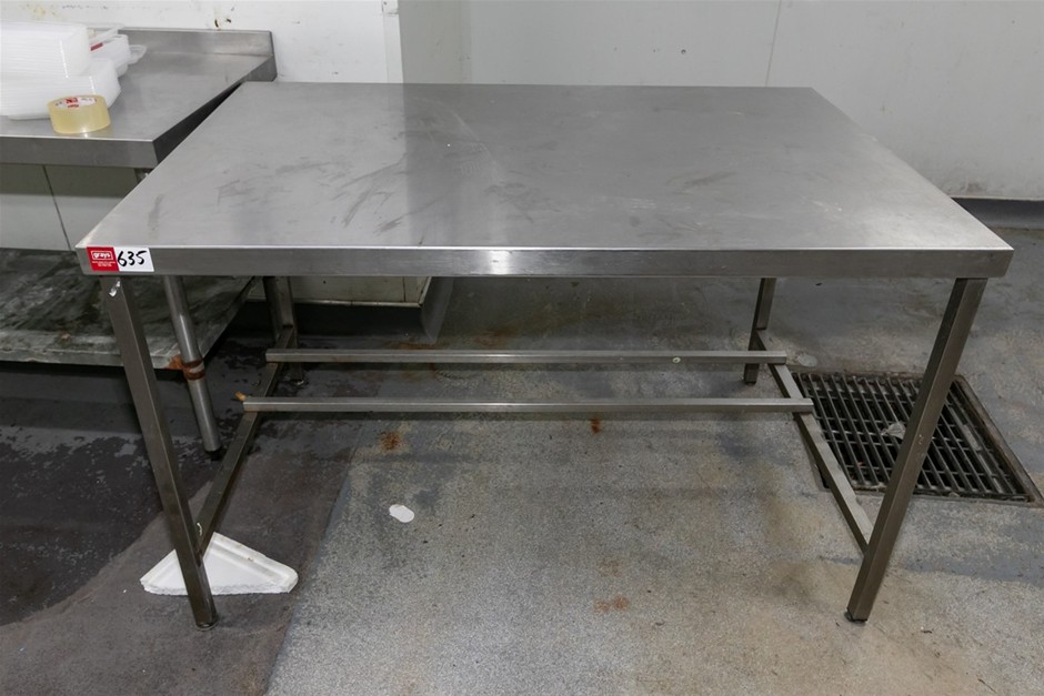 Preparation Bench Free Standing