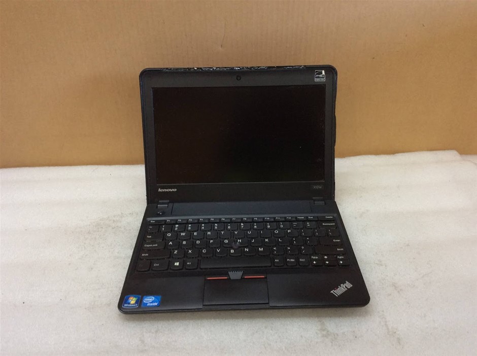 LENOVO ThinkPad X131e CELERON 887 4GBRAM 128GB Red