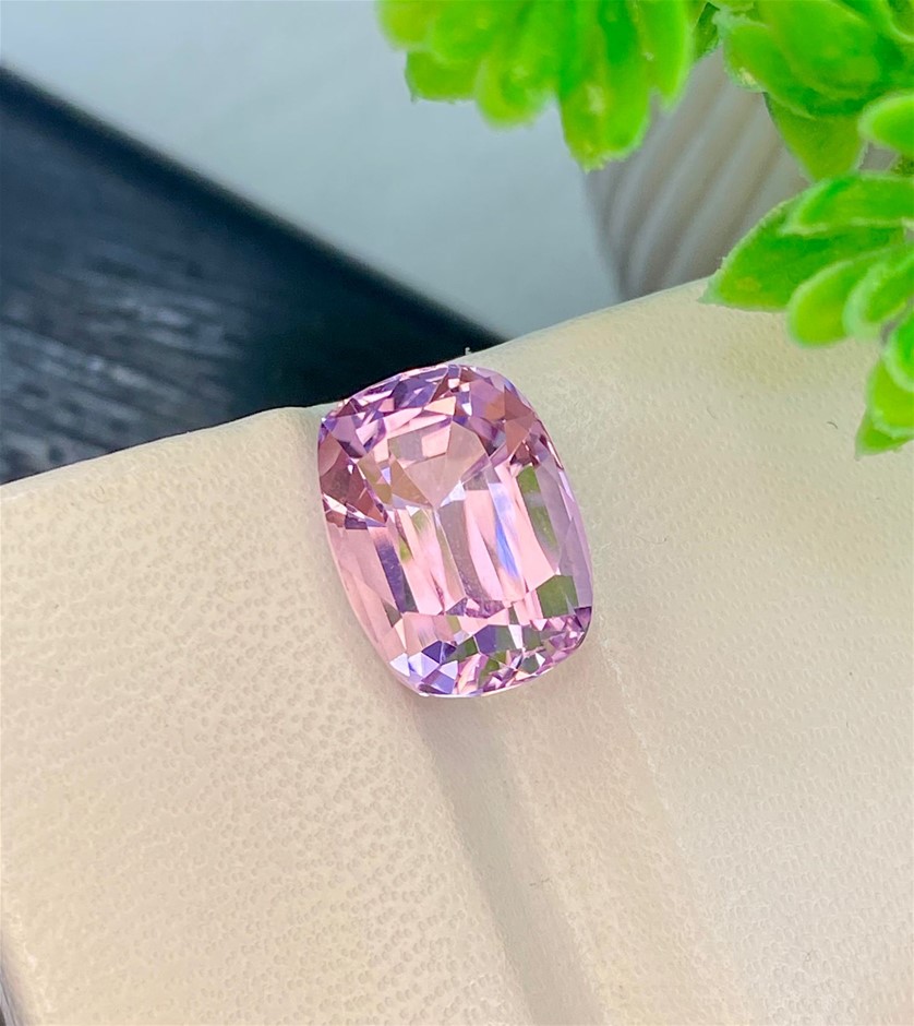 8.50 CT Splendid Natural Purplish-Pink Kunzite