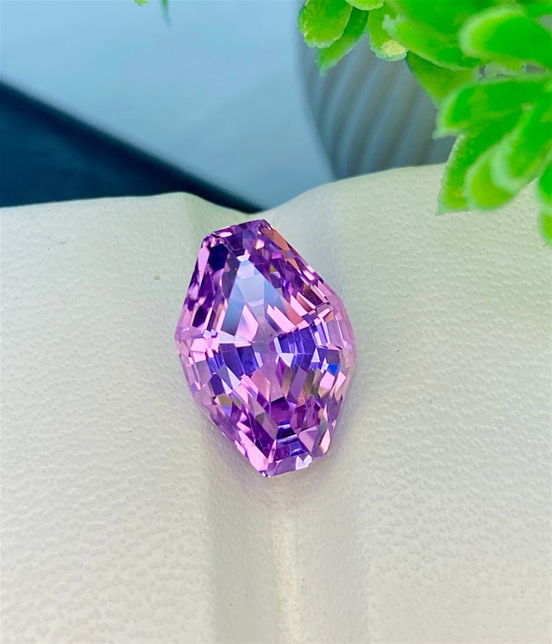 8.35 CT Splendid Natural Deep Purplish-Pink Kunzite