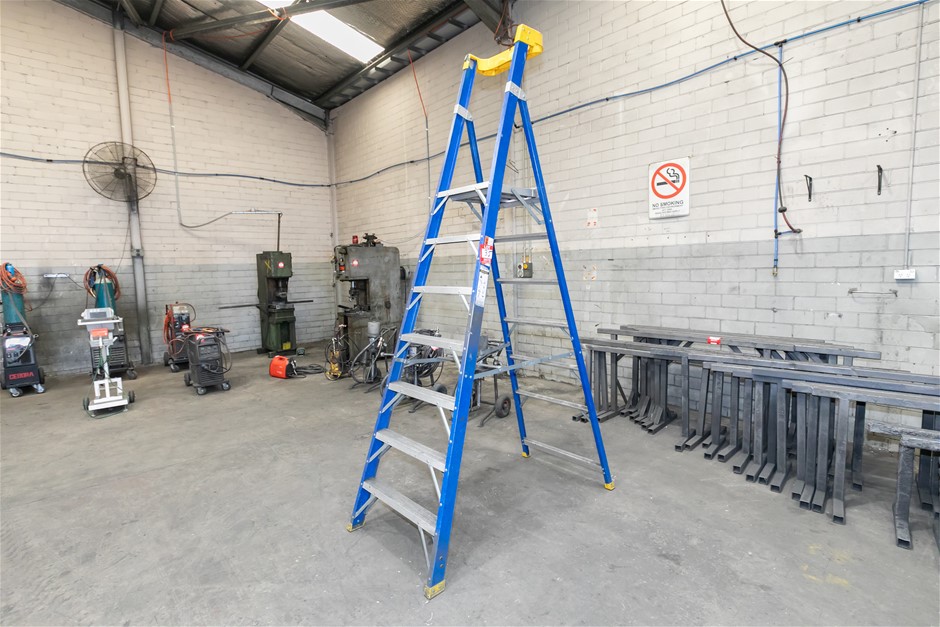 Step up KD400PS Fiberglass Platform Ladder