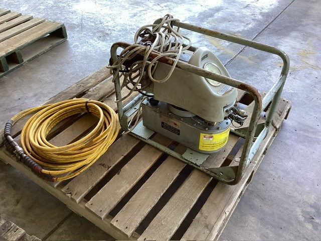 <p>Hytorc Hydraulic Power Pack And Hosing</p>