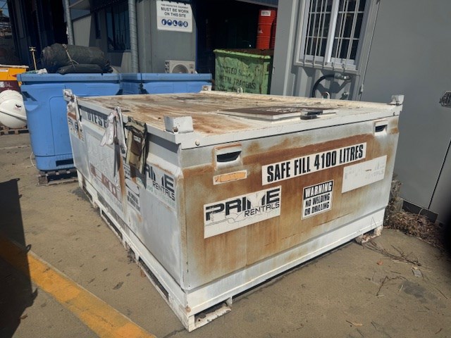 <p>1X 4100L Diesel Fuel Tank;</p>