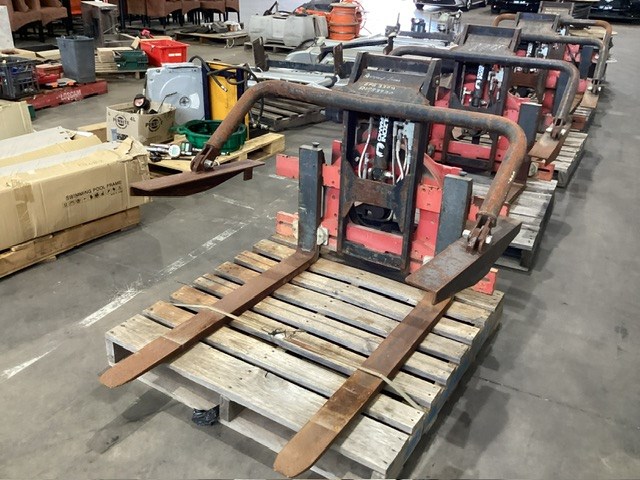 <p>Bolzoni Auramo Bin Rotator Forklift Attachment</p>