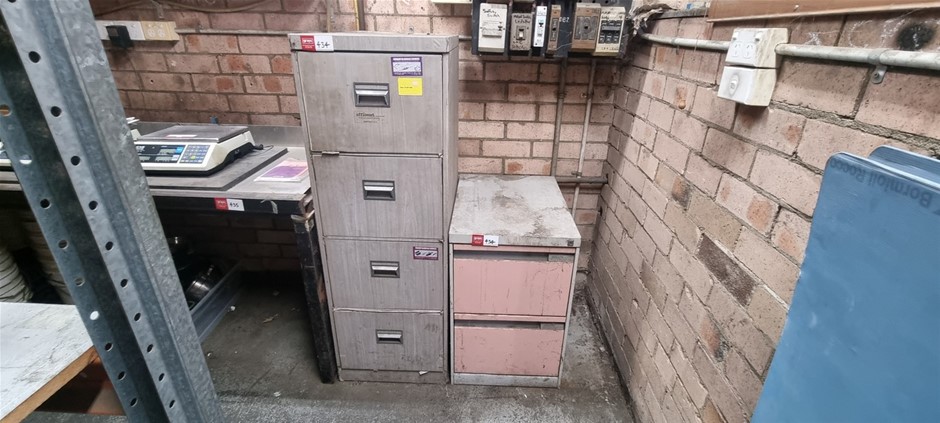 4 drawer and 2 drawer filing cabinet