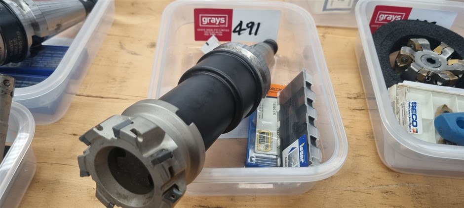 BT40 Arbor and 63mm tipped Milling cutter with inserts