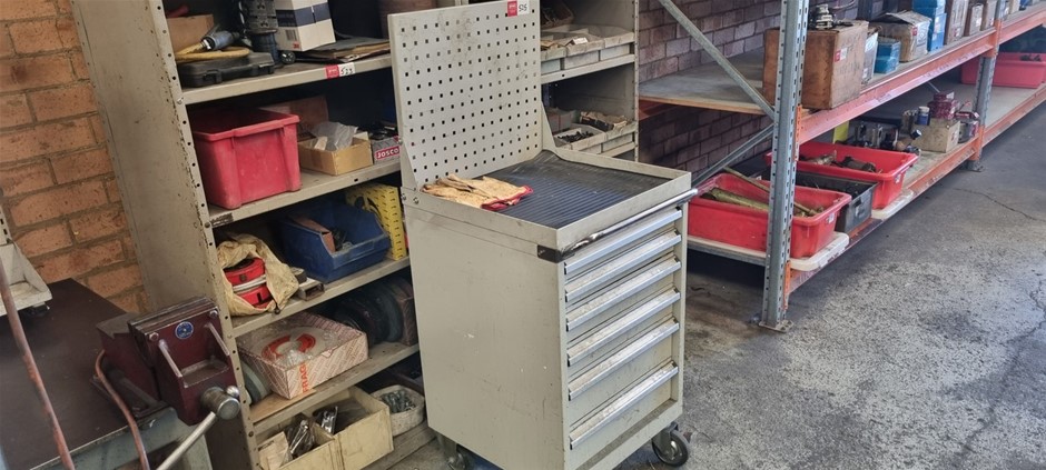 Tooling set-up trolley on wheels with backboard