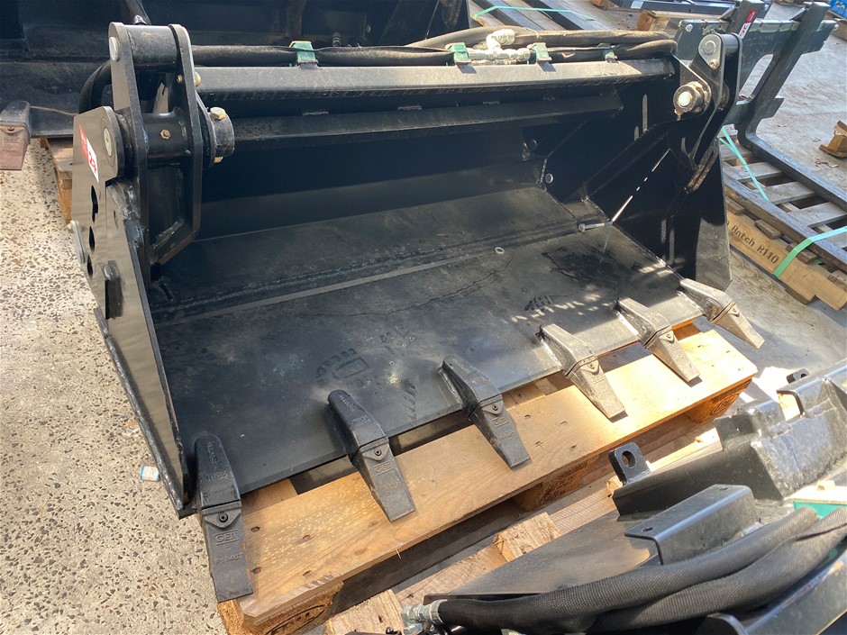 Unused Versatach Toothed Multi-Purpose Mini Loader Bucket