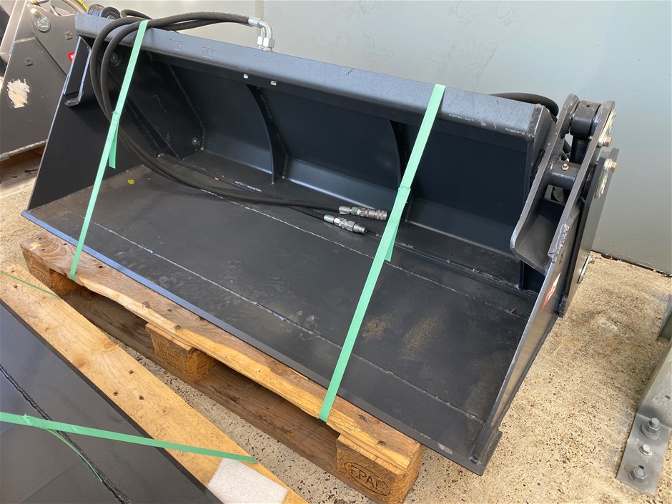 Unused Multi-Purpose Mini Loader Bucket