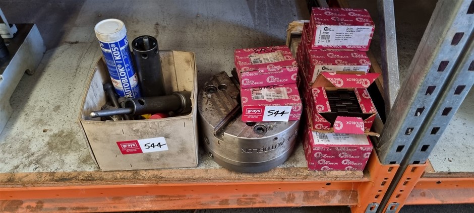 SMW Autoblock Chuck 210 with jaws and acceccories