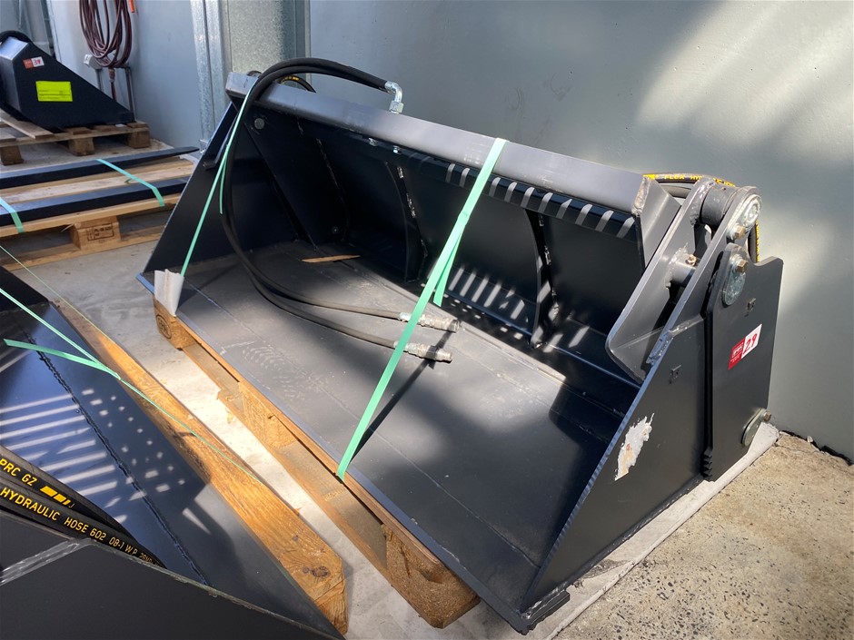 Unused Multi-Purpose Mini Loader Bucket