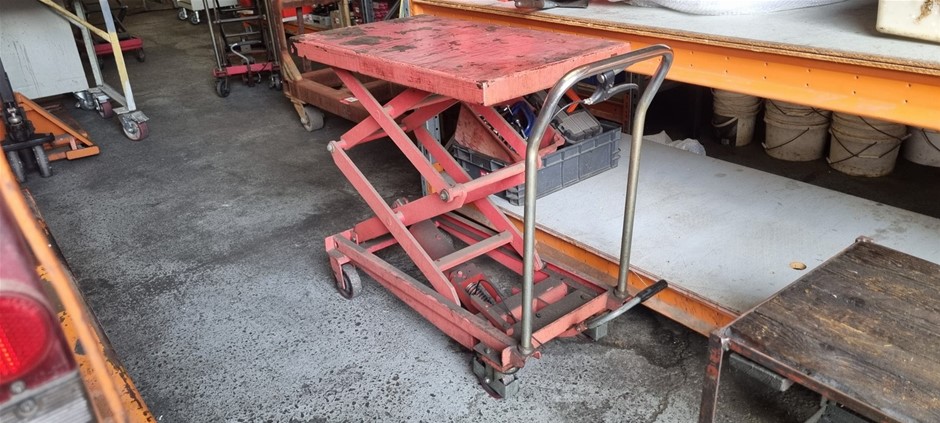 Heavy Duty Trolley Hydraulic controlled lift