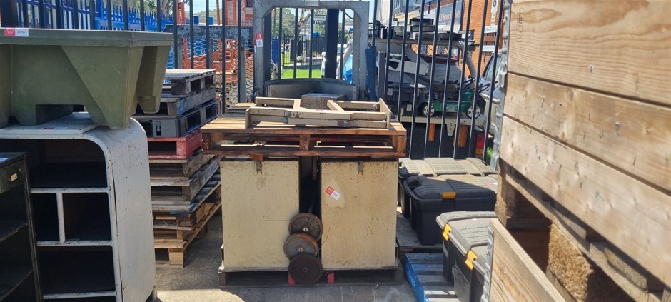 2 off 205l drum lifts, bar rack and 4 swarf bins