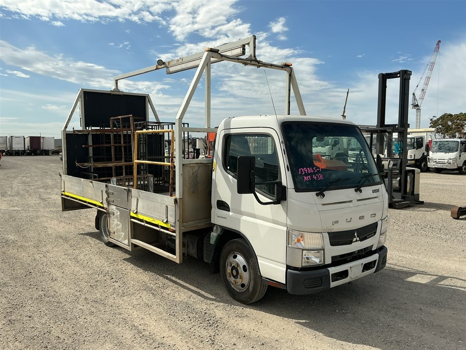 2017 Mitsubishi Fuso 4 x 2 Service Truck