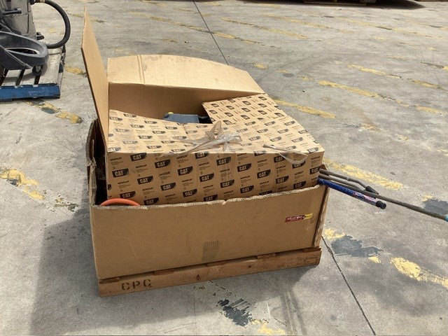 <p>Plastic Hydraulic Tank, 3 Phase Electrical Boxes And More</p>