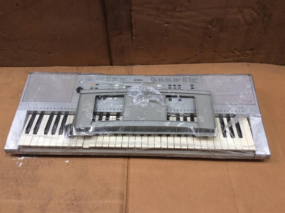 Yamaha YPT-340 Electronic Keyboard