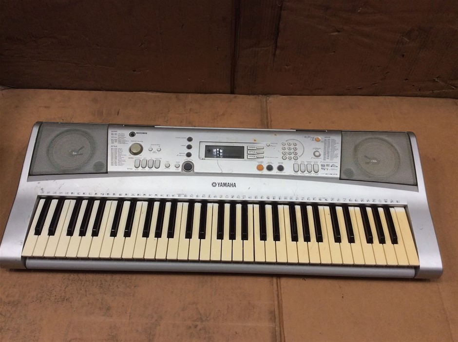 Yamaha PSR-E303 Electronic Keyboard