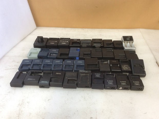 Nikon/CASIO/Olympus/Canon Mixed Brand Camera Battery Chargers (Lot of 40)