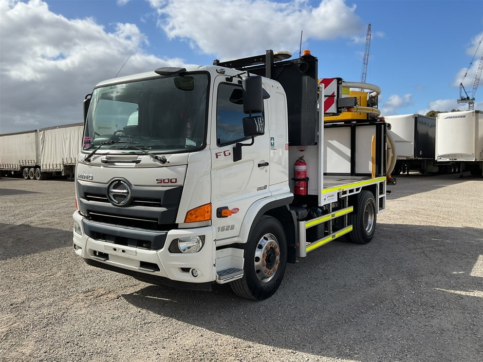<p>2018 Hino FG 500 4 x 2 Attenuator Truck</p>