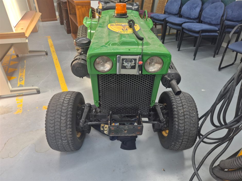 Kubota B7100HDT-D Tractor