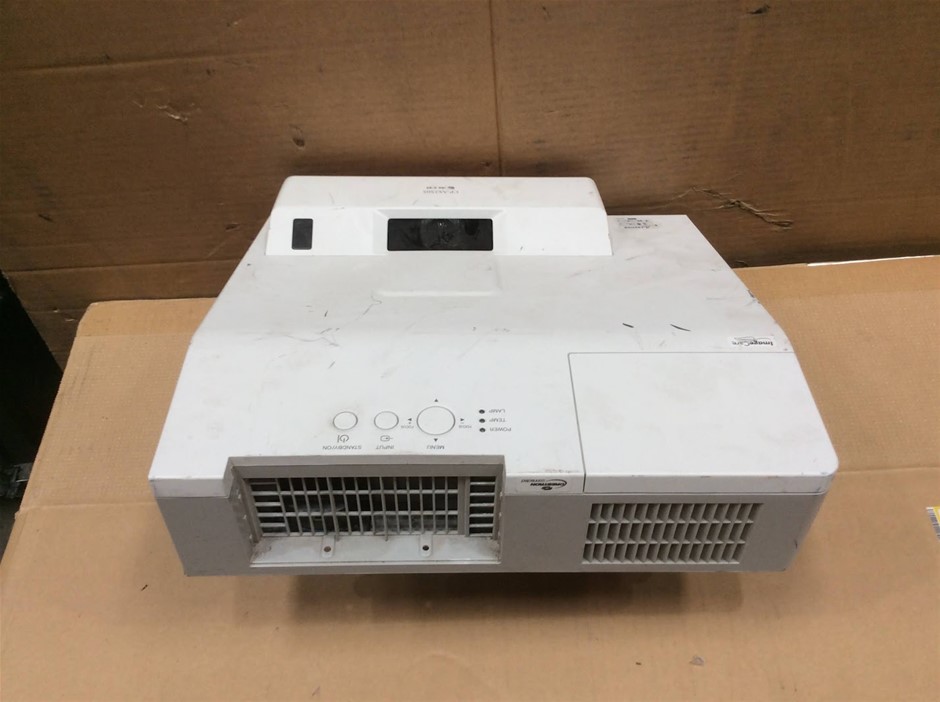 Hitachi CP-AX2505 3LCD Projector