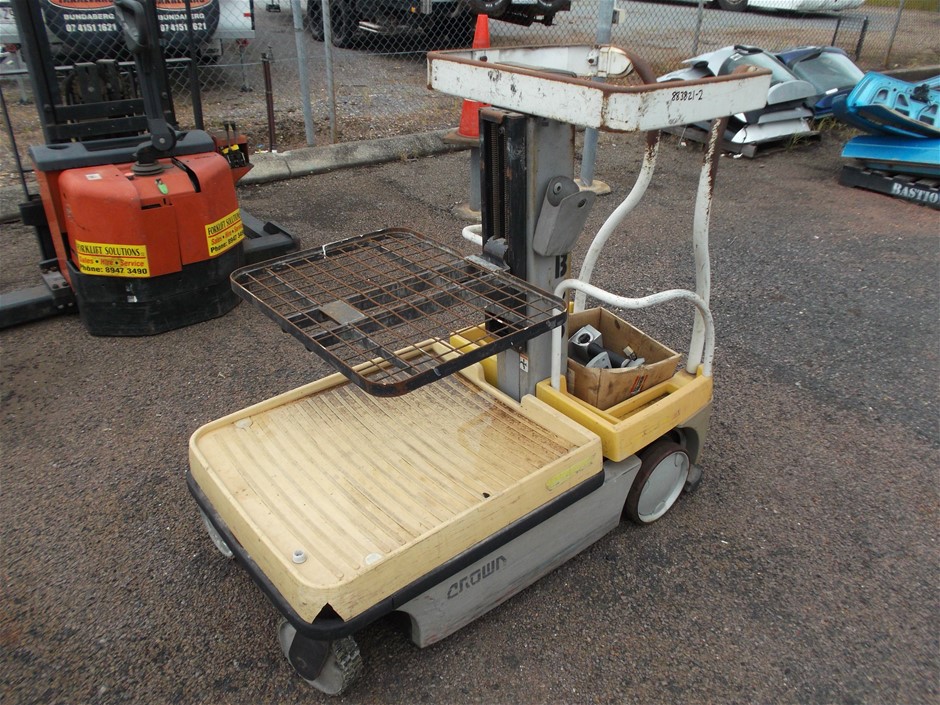 <p>2005 Crown WAV50-84  Vertical Man Lift</p>