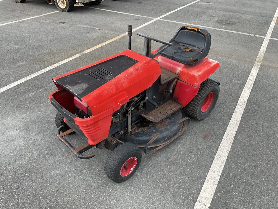  No Reserve – Ride On Lawn Mower