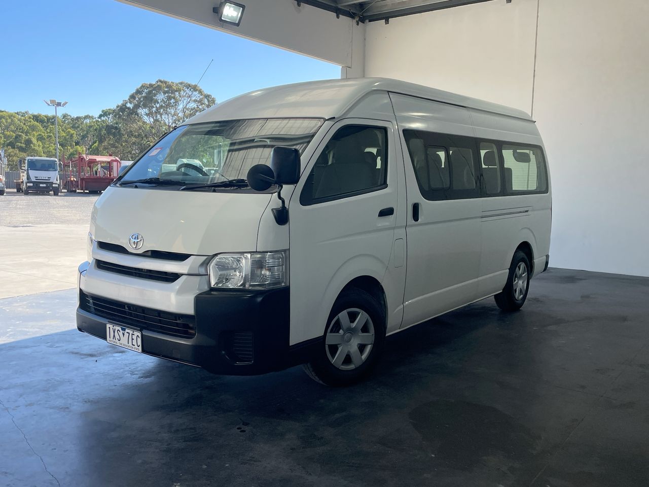 2015 Toyota HiAce Automatic 9 Seats Van