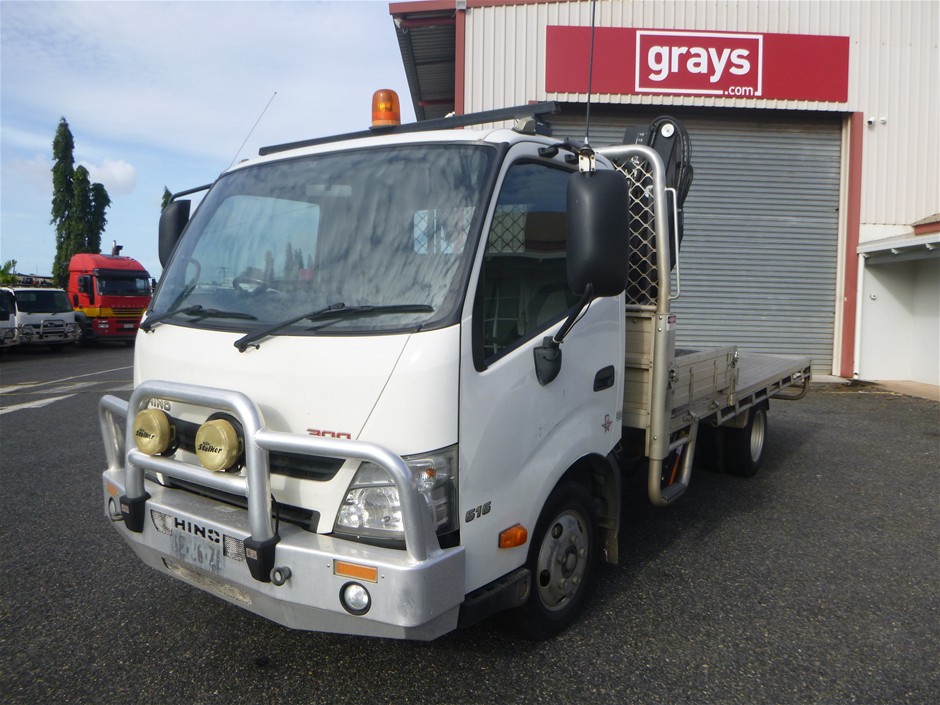 2015 Hino 300 series 4 x 2 Tray Body Truck