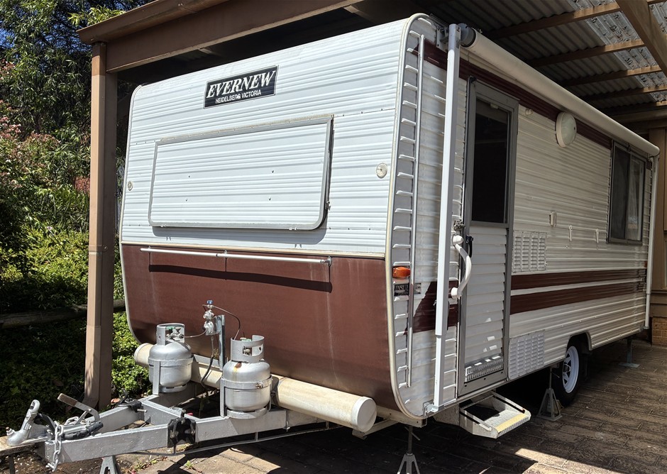Evernew1900 E 1986 Caravan