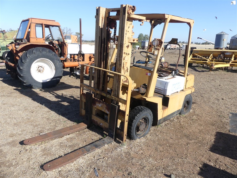 <B>4 Wheel Counter Balance Forklift</B>