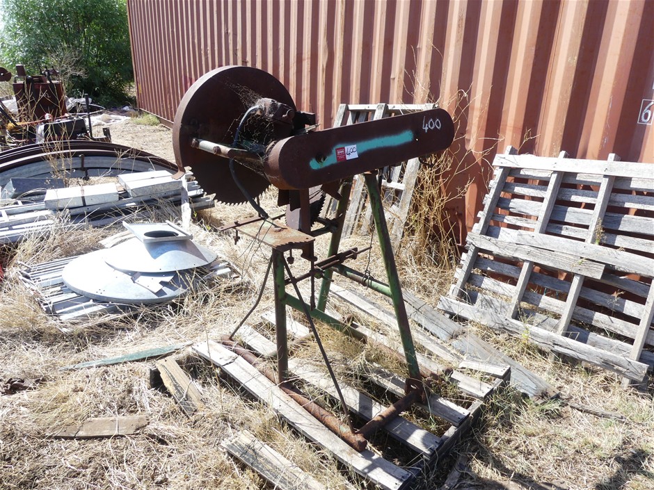 <B>Radial Arm Saw</B>