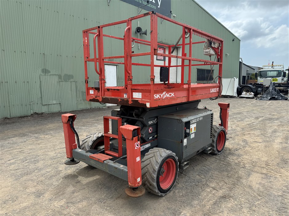 <p>2016 Skyjack SJ6832RT Scissor Lift</p>