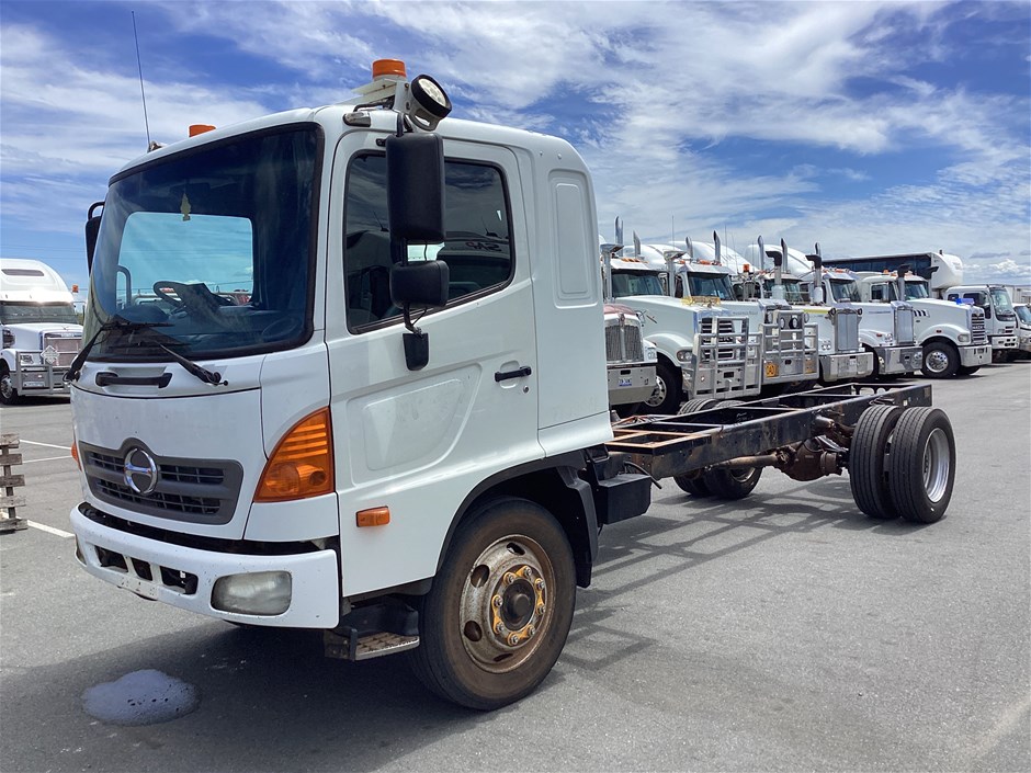 2010 Hino GD1J 4 x 2 Cab Chassis Truck