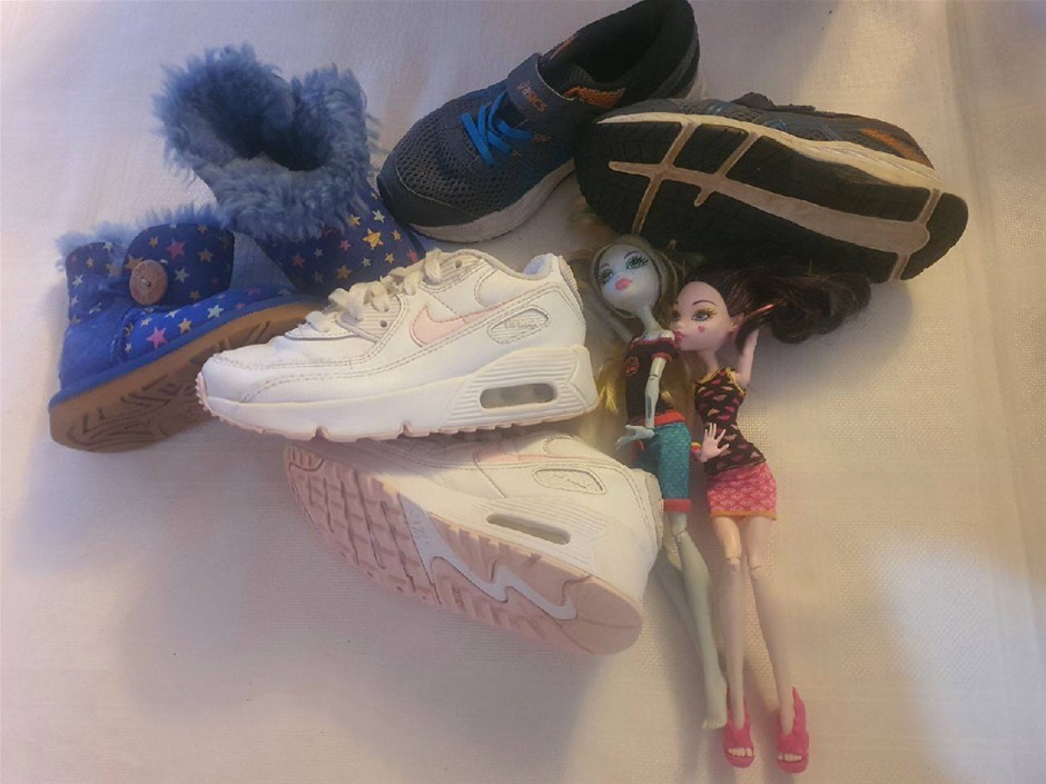 Kids Footware and Dolls Used