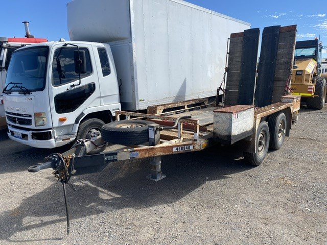 <p>2004 Premier PT2 Tandem Plant Trailer</p>